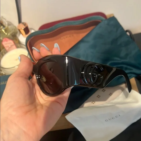 GUCCI RUNWAY Stylish Black Sunglasses - Picture 7 of 9